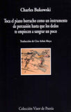Toca el piano borracho como un instrumento de percusión hasta que los dedos te empiecen a sangrar un poco